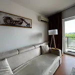 Cozy North View By Chr Luxury Propery アパート
